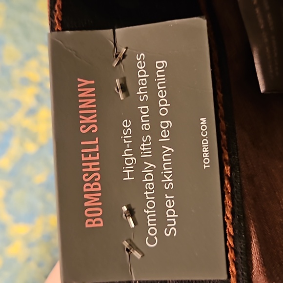 New with tag Torrid bombshell skinny jeans 12T - Picture 6 of 8